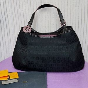 NWT Fendi AUTHENTIC logo purse